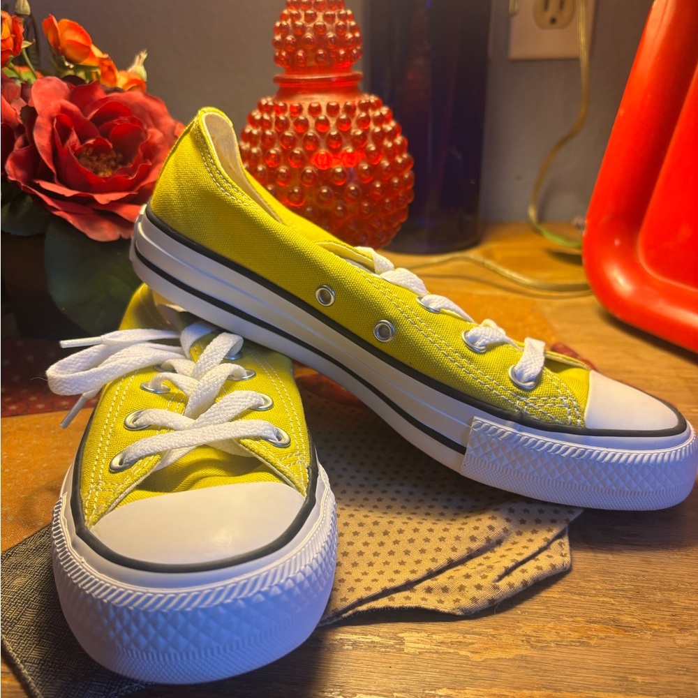 Women’s Converse Sneakers in Bitter Lemon